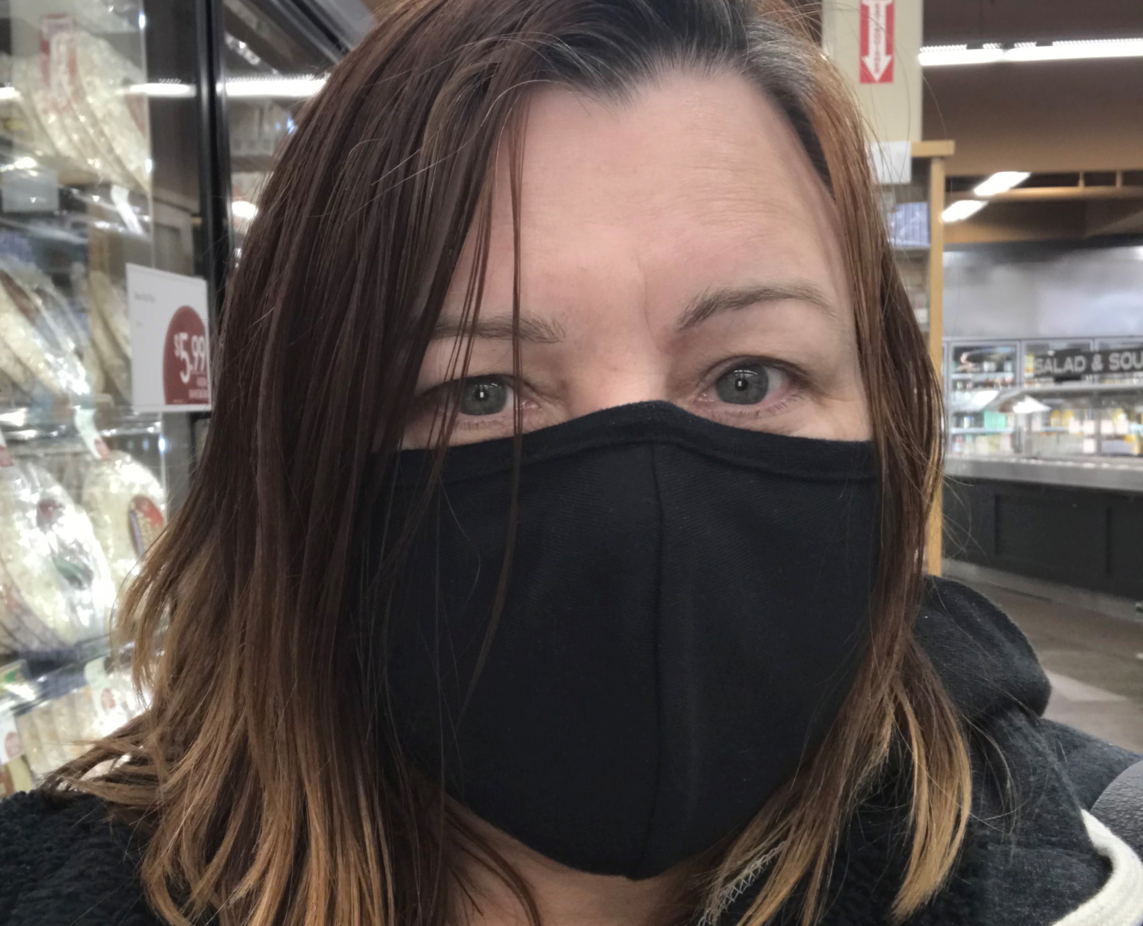 HERO employee Ariane Mistral shopping with a face mask